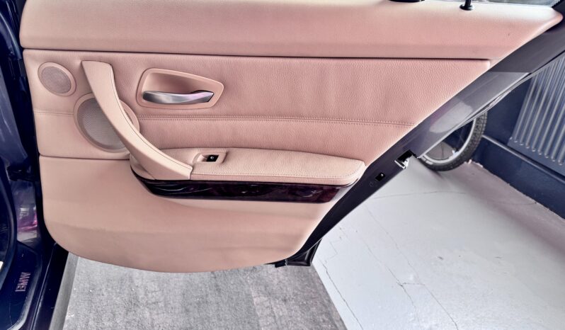 BMW 330d Touring xDrive Automatik BiXenon Leder Navi Pano voll