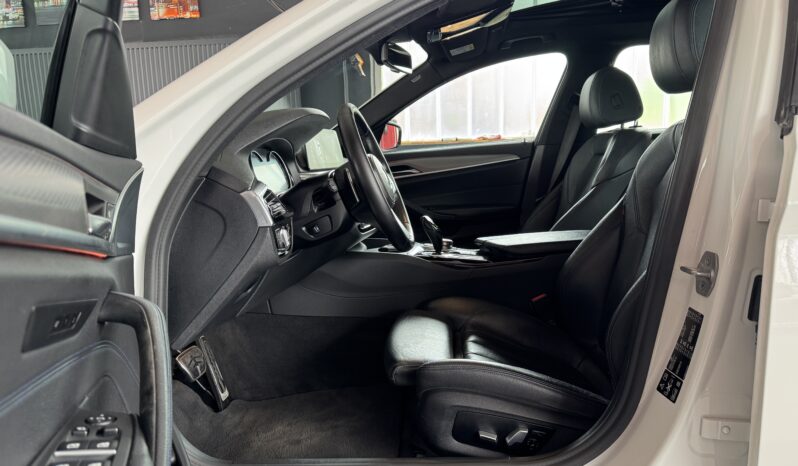 BMW 530 d xDrive M Sport Pano HeadUp Ferngest.Parken voll