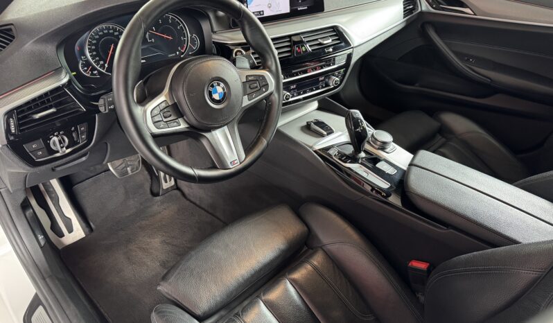 BMW 530 d xDrive M Sport Pano HeadUp Ferngest.Parken voll
