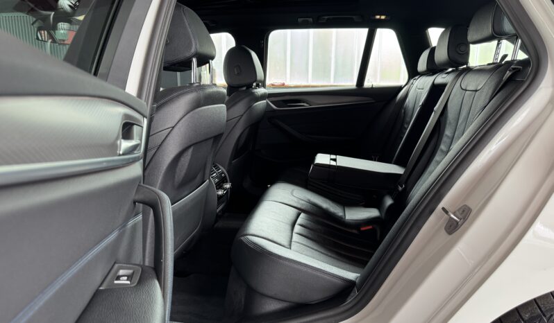 BMW 530 d xDrive M Sport Pano HeadUp Ferngest.Parken voll