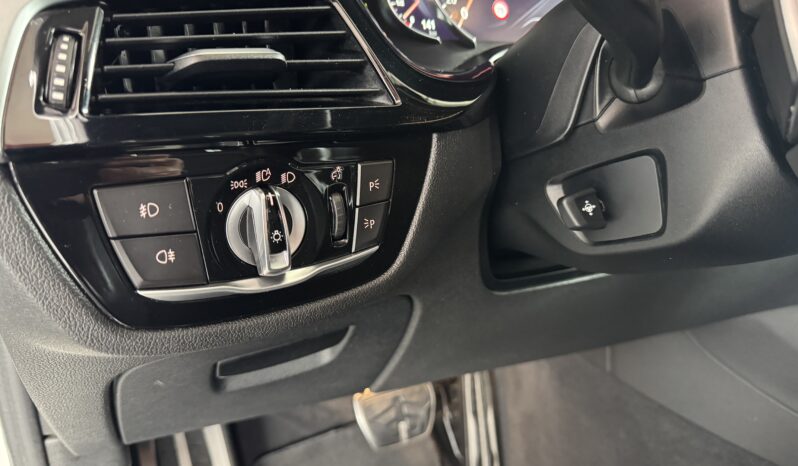BMW 530 d xDrive M Sport Pano HeadUp Ferngest.Parken voll