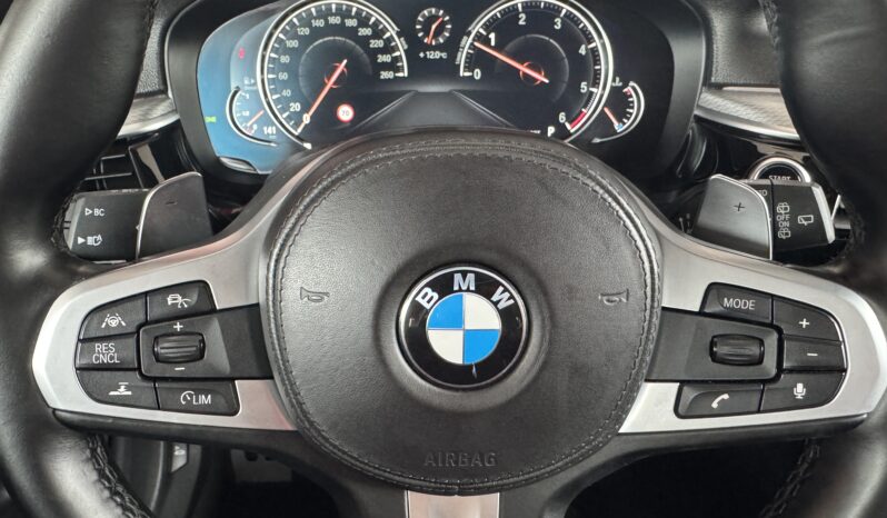 BMW 530 d xDrive M Sport Pano HeadUp Ferngest.Parken voll