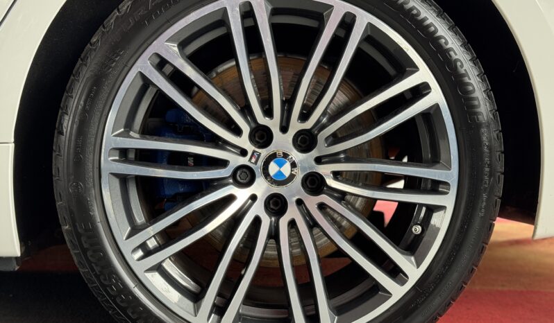 BMW 530 d xDrive M Sport Pano HeadUp Ferngest.Parken voll