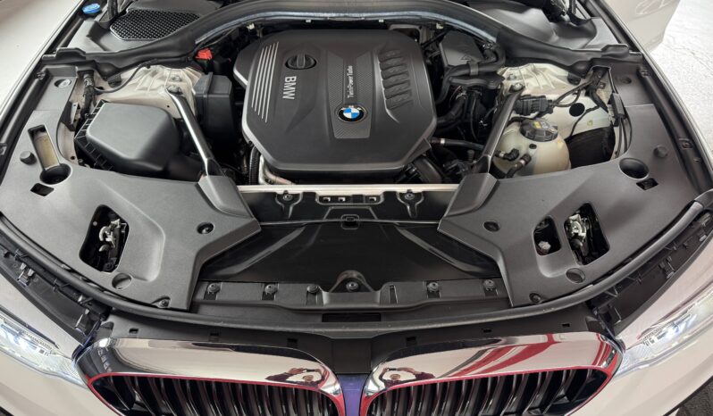 BMW 530 d xDrive M Sport Pano HeadUp Ferngest.Parken voll