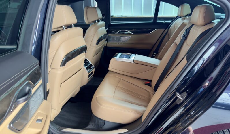 BMW 750i xDriv Laser Bowers Individual Sportabgas 20 Zoll voll