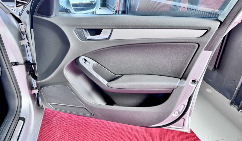 Audi A4 Avant Attraction quattro Automatik Leder Navi voll