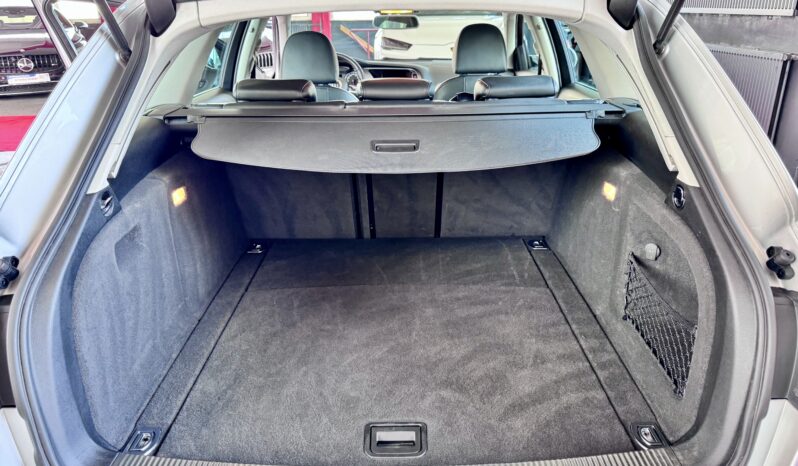 Audi A4 Avant Attraction quattro Automatik Leder Navi voll