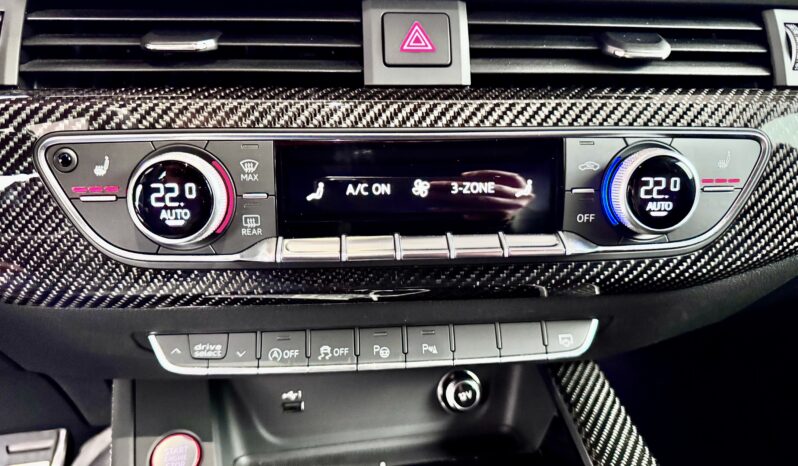 Audi RS4 Pano Matrix B&O SportAbgas 360°ACC DynamicPaket Keramic Bremse voll
