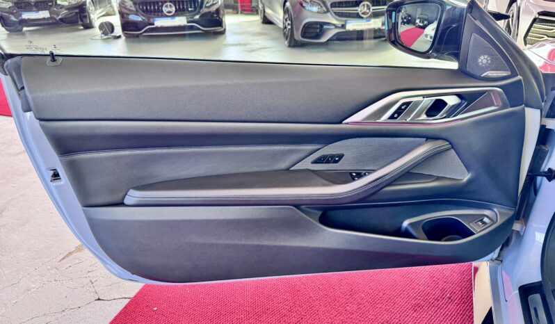 BMW M4 Coupe Sportabgas Laser 360° DisplayKey 20 Zoll voll