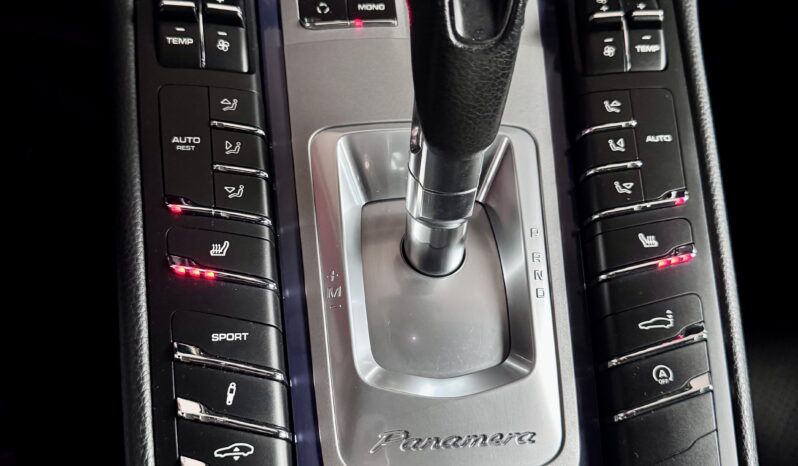 Porsche Panamera Diesel Schiebedach Bose Luft PCM 19Zoll voll