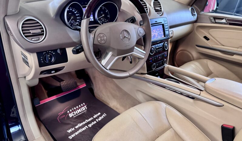 Mercedes-Benz ML 500 Offroadpaket AHK Airmatic Glasdach Comand voll