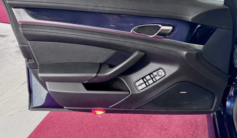 Porsche Panamera Diesel Schiebedach Bose Luft PCM 19Zoll voll