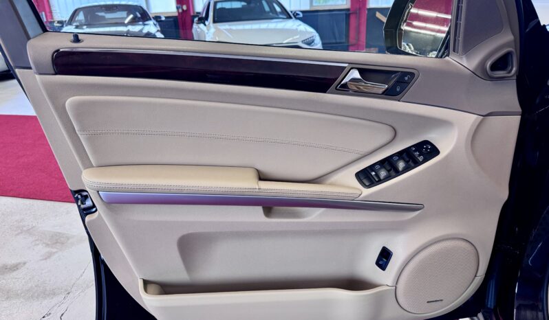Mercedes-Benz ML 500 Offroadpaket AHK Airmatic Glasdach Comand voll