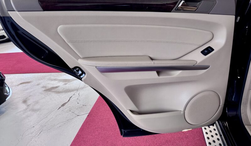 Mercedes-Benz ML 500 Offroadpaket AHK Airmatic Glasdach Comand voll