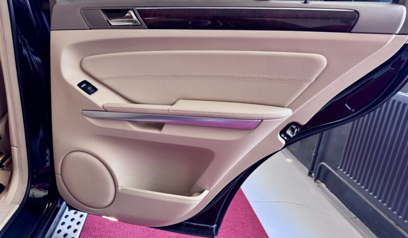 Mercedes-Benz ML 500 Offroadpaket AHK Airmatic Glasdach Comand voll
