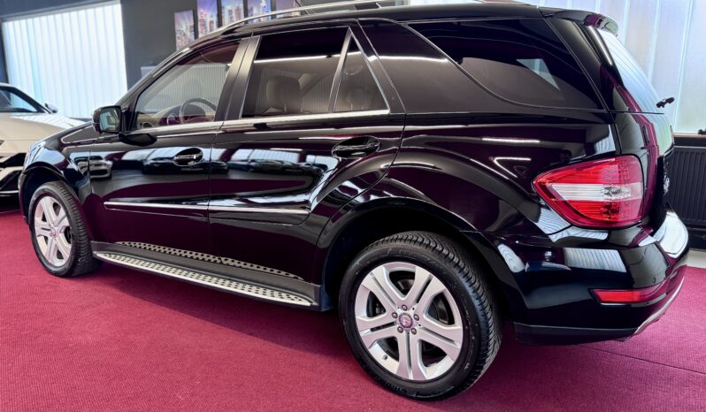 Mercedes-Benz ML 500 Offroadpaket AHK Airmatic Glasdach Comand voll