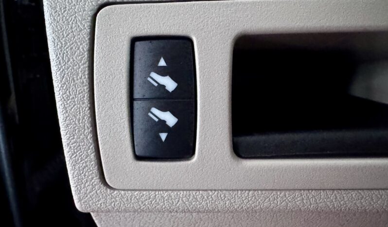 Jeep Grand Cherokee 3.0CRD Overland Facelift AHK Xenon voll