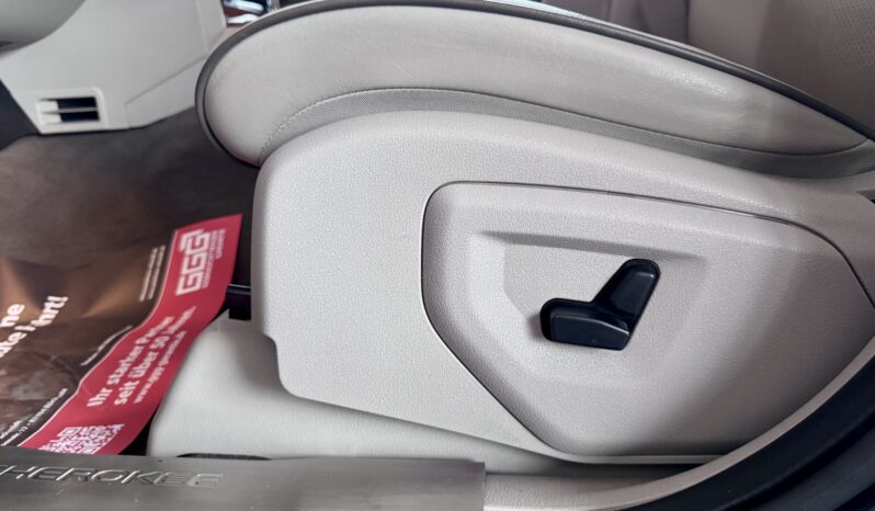 Jeep Grand Cherokee 3.0CRD Overland Facelift AHK Xenon voll