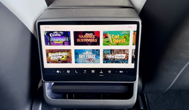 Tesla Model 3 Facelift Performance Dual AWD Steuer voll