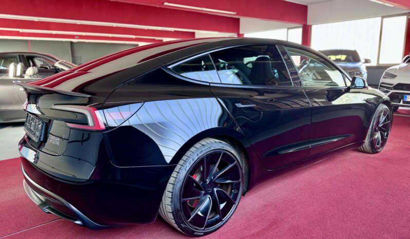 Tesla Model 3 Facelift Performance Dual AWD Steuer voll