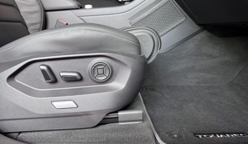 Volkswagen Touareg R Line Pano Luft Virtual ACC Matrix 21 Zoll voll