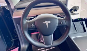 Tesla Model Y Long Range Dual AWD Schwarz Steuer voll