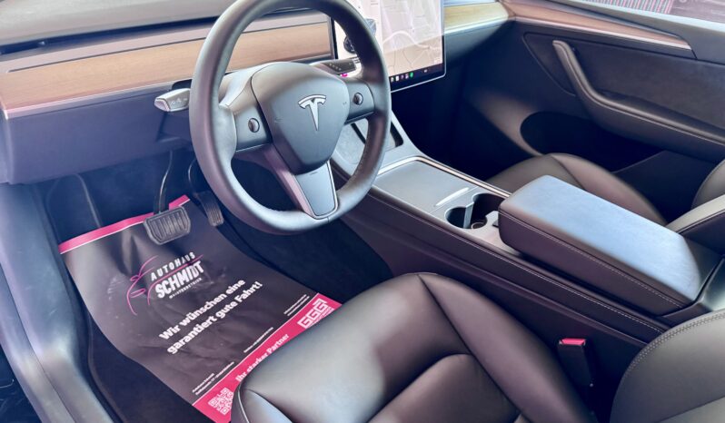 Tesla Model Y Long Range Dual AWD Schwarz Steuer voll