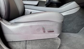 Tesla Model Y Long Range Dual AWD Schwarz Steuer voll