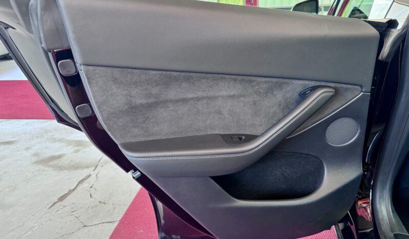 Tesla Model Y Long Range Dual AWD Schwarz Steuer voll