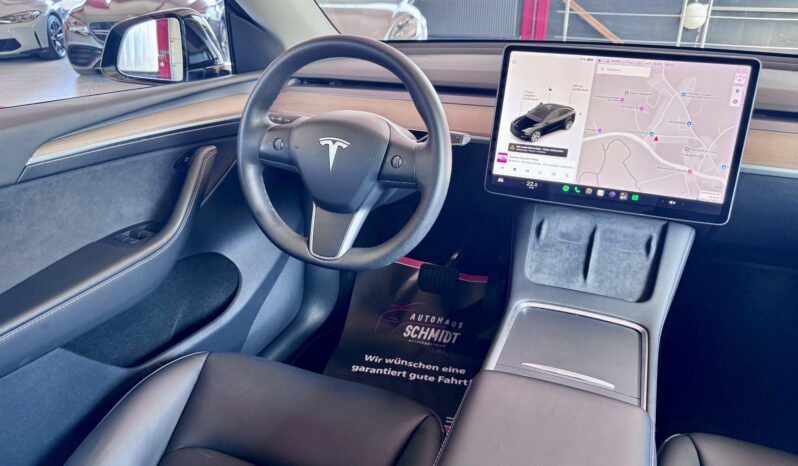 Tesla Model Y Long Range Dual AWD Schwarz Steuer voll