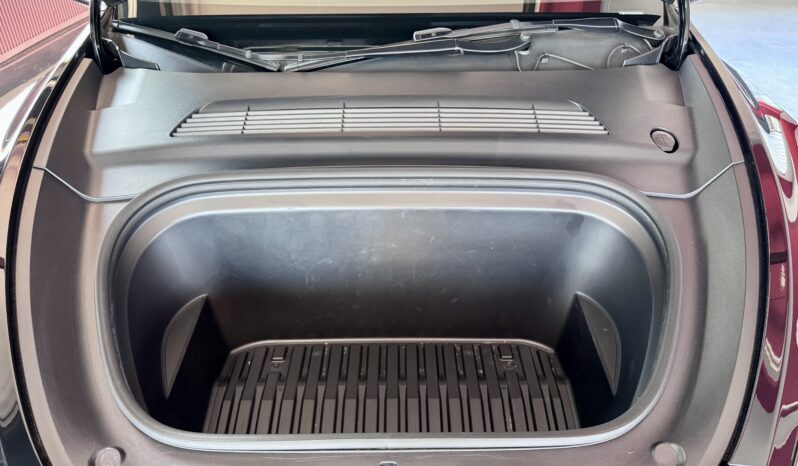 Tesla Model Y Long Range Dual AWD Schwarz Steuer voll