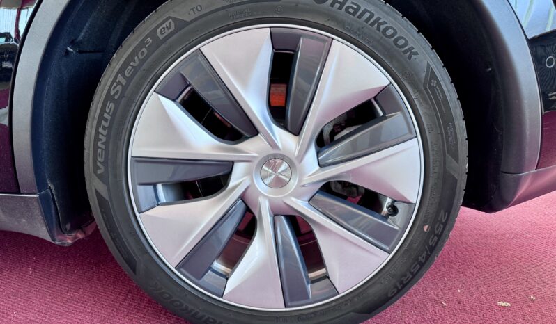 Tesla Model Y Long Range Dual AWD Schwarz Steuer voll