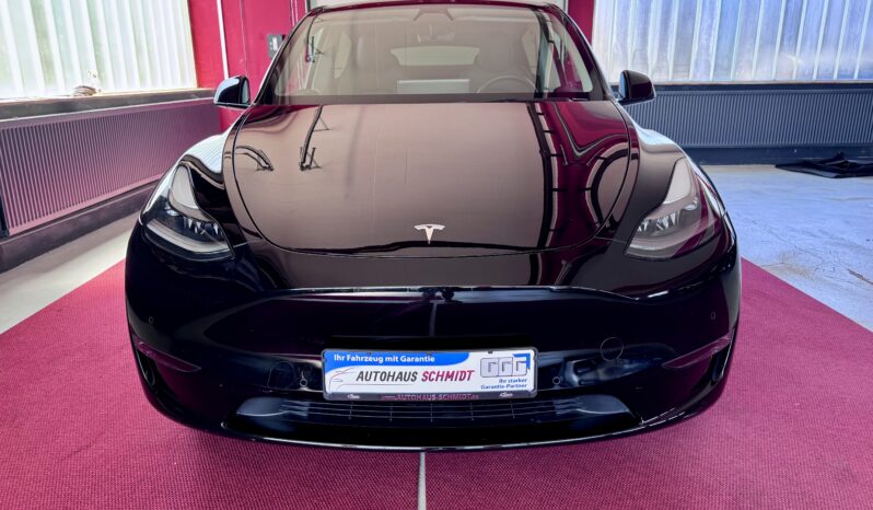 Tesla Model Y Long Range Dual AWD Schwarz Steuer voll