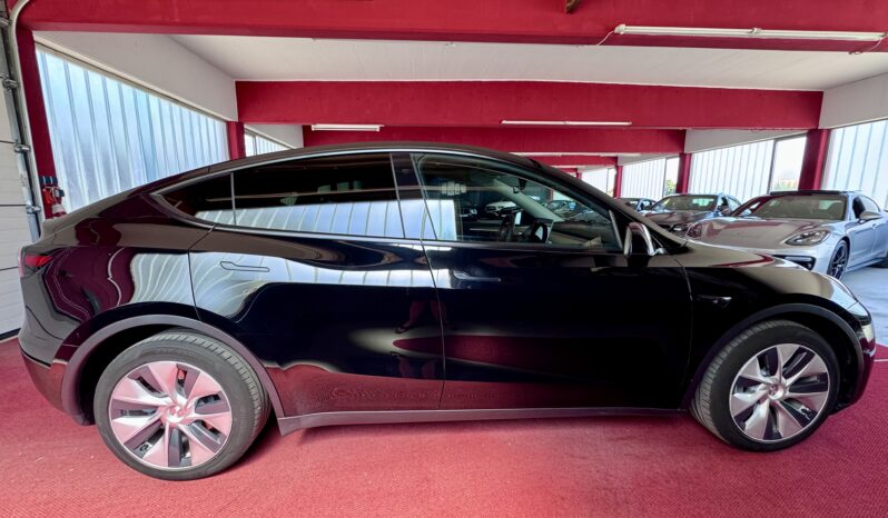 Tesla Model Y Long Range Dual AWD Schwarz Steuer voll