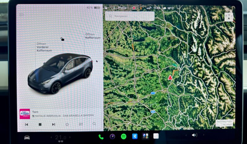 TESLA Model Y Long Range Dual AWD AHK 20 Zoll Steuer voll
