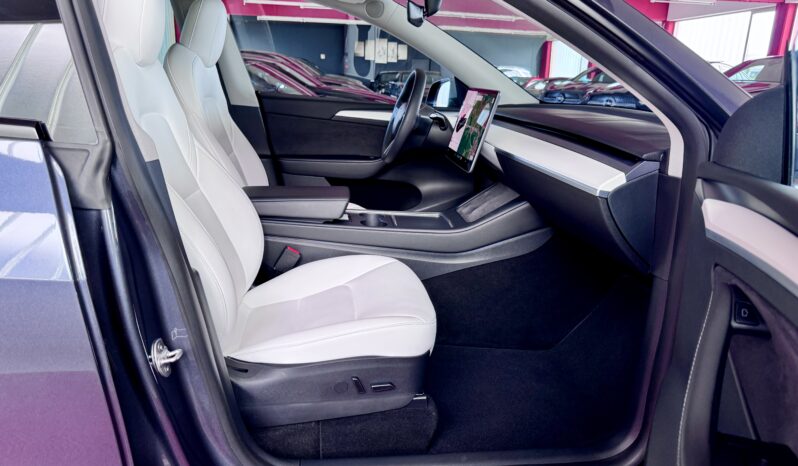 TESLA Model Y Long Range Dual AWD AHK 20 Zoll Steuer voll