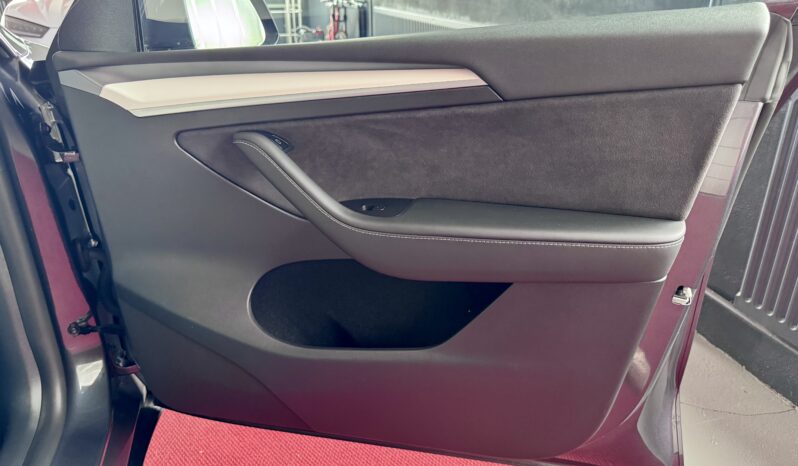 TESLA Model Y Long Range Dual AWD AHK 20 Zoll Steuer voll