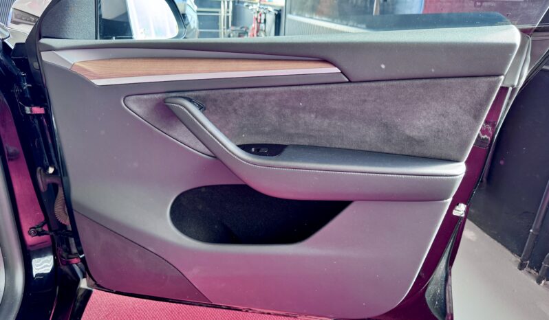 TESLA Model Y Performance Dual AWD All Black Steuer 21 Zoll voll