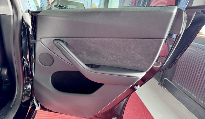 TESLA Model Y Performance Dual AWD All Black Steuer 21 Zoll voll