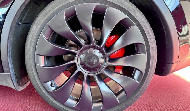 TESLA Model Y Performance Dual AWD All Black Steuer 21 Zoll voll