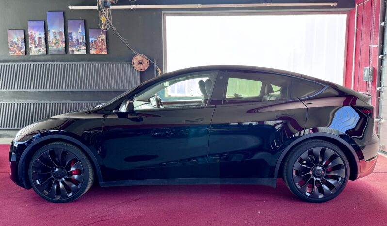 TESLA Model Y Performance Dual AWD All Black Steuer 21 Zoll voll